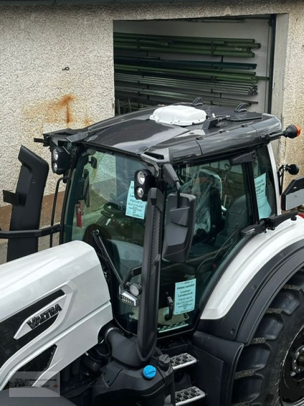Traktor des Typs Valtra Q305, Gebrauchtmaschine in Weiden/Theisseil (Bild 5)