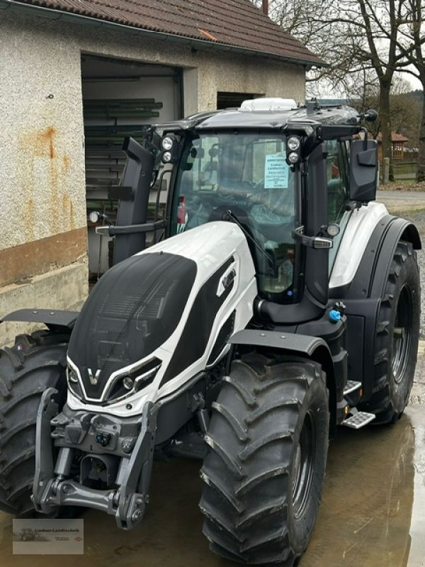 Traktor des Typs Valtra Q305, Gebrauchtmaschine in Weiden/Theisseil (Bild 7)