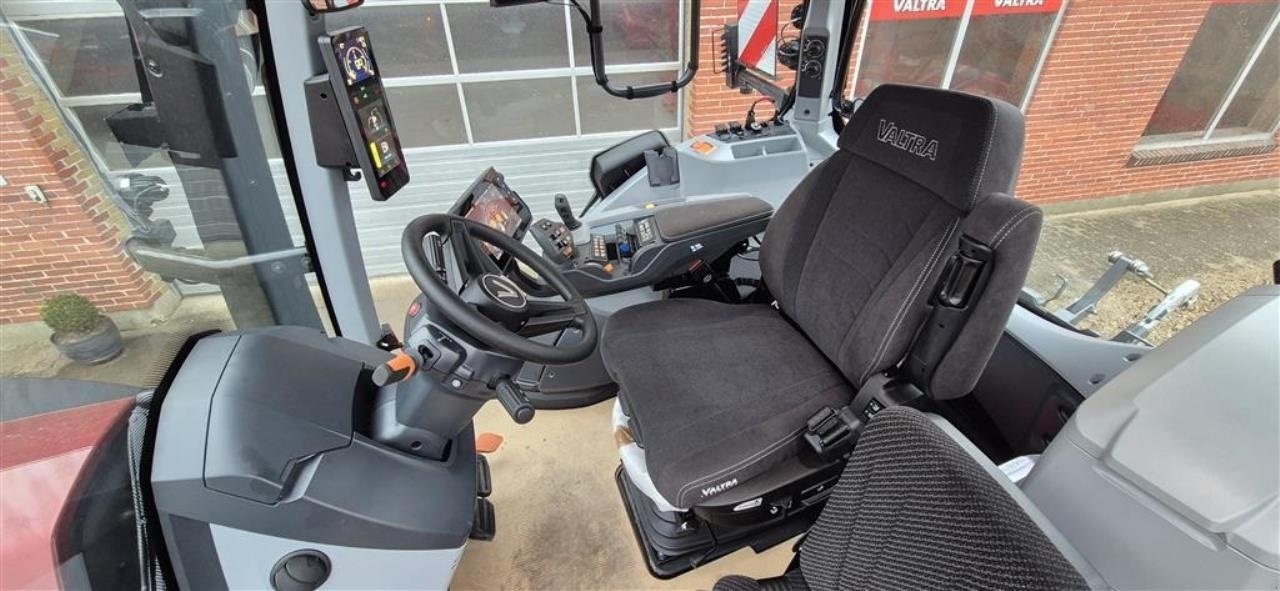 Traktor типа Valtra Q305, Gebrauchtmaschine в Ringkøbing (Фотография 8)