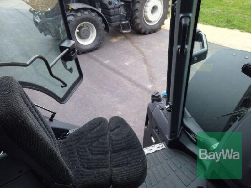 Traktor des Typs Valtra Q305, Gebrauchtmaschine in München (Bild 15)