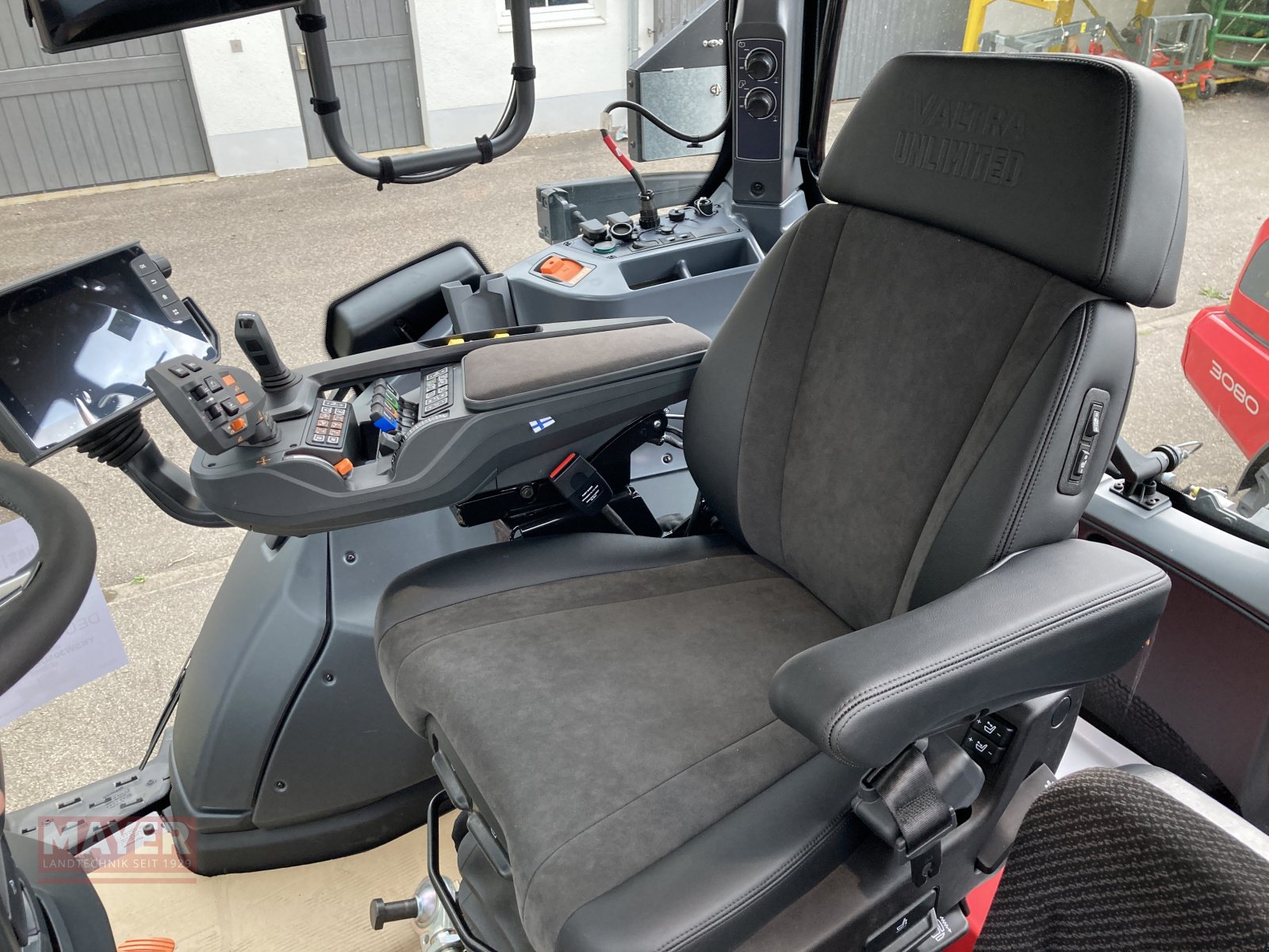 Traktor des Typs Valtra Q305, Neumaschine in Unterroth (Bild 9)