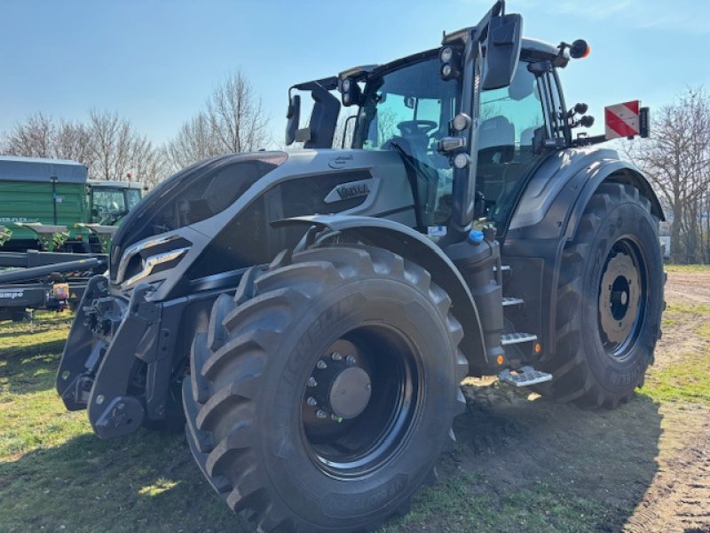 Traktor tip Valtra Q305, Neumaschine in Tüttleben (Poză 1)