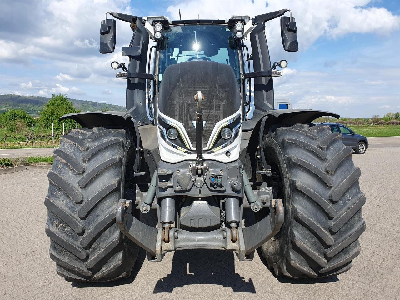 Traktor of the type Valtra Q305, Gebrauchtmaschine in Niederkirchen (Picture 3)