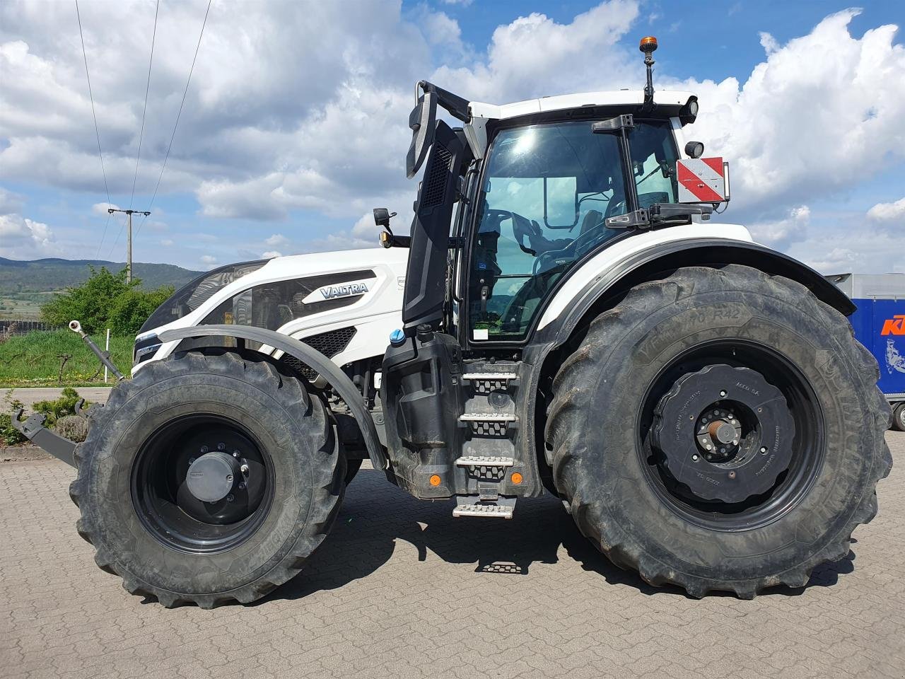 Traktor of the type Valtra Q305, Gebrauchtmaschine in Niederkirchen (Picture 4)