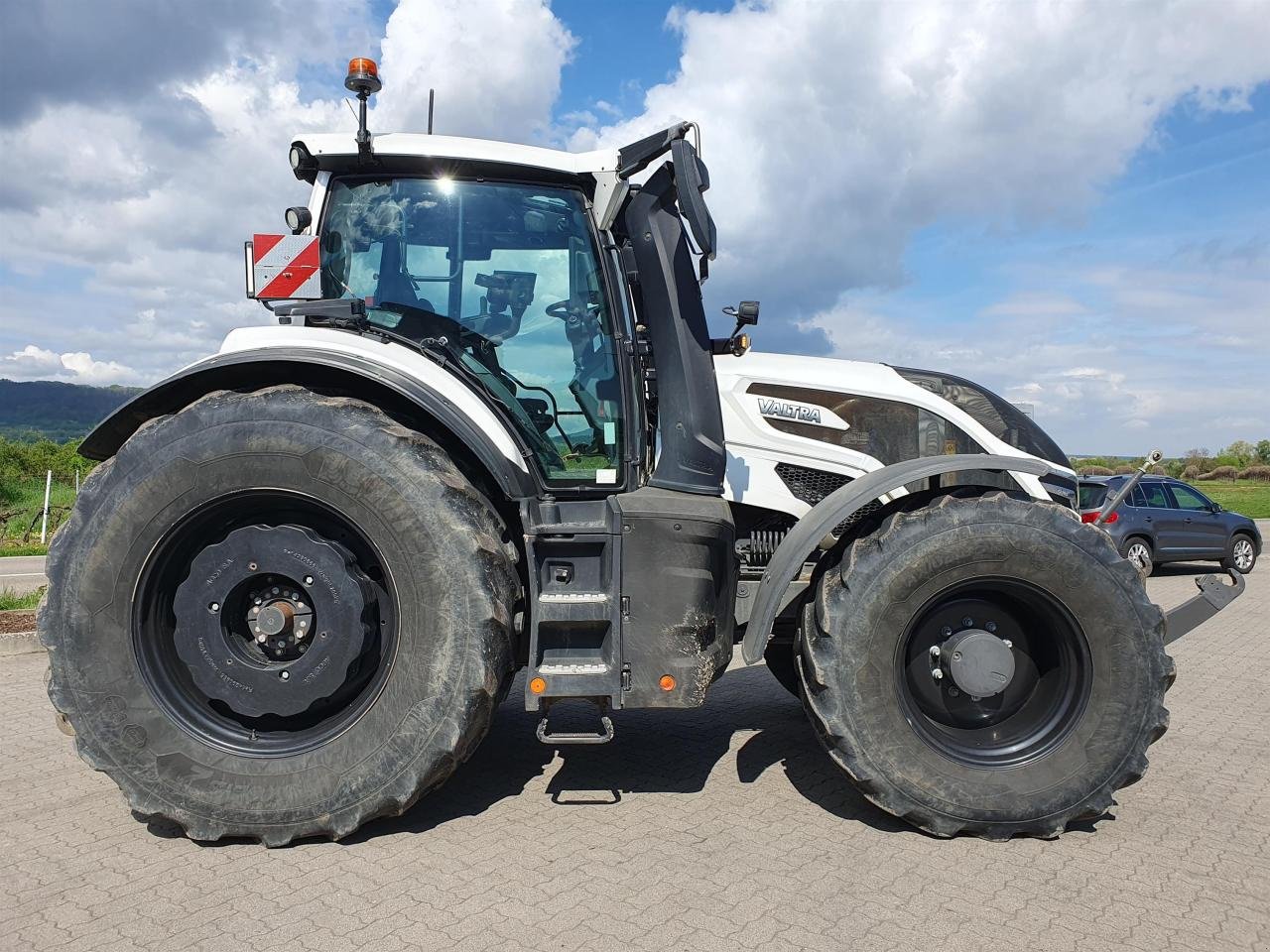 Traktor of the type Valtra Q305, Gebrauchtmaschine in Niederkirchen (Picture 5)