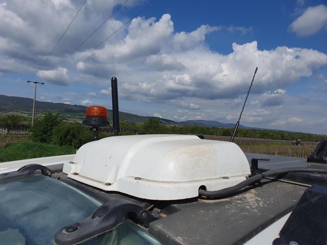 Traktor of the type Valtra Q305, Gebrauchtmaschine in Niederkirchen (Picture 11)