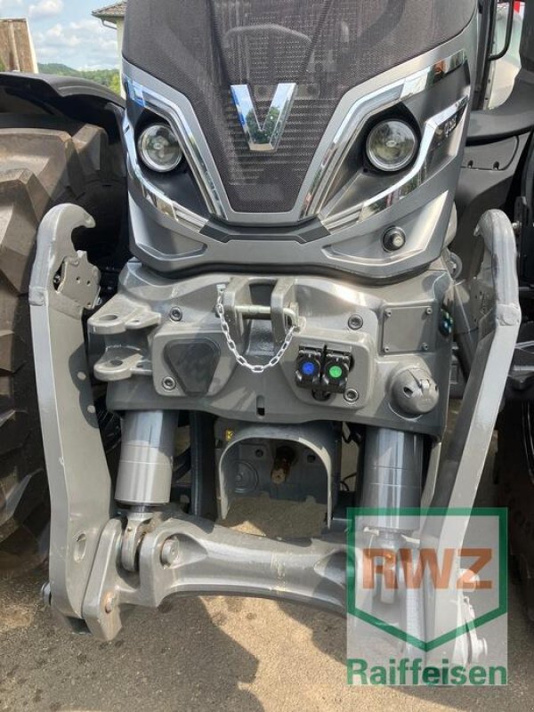 Traktor Türe ait Valtra Q305, Vorführmaschine içinde Altenstadt-Lindheim (resim 5)