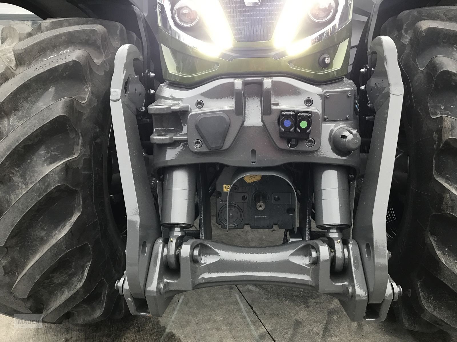 Traktor of the type Valtra Q305, Neumaschine in Burgkirchen (Picture 10)