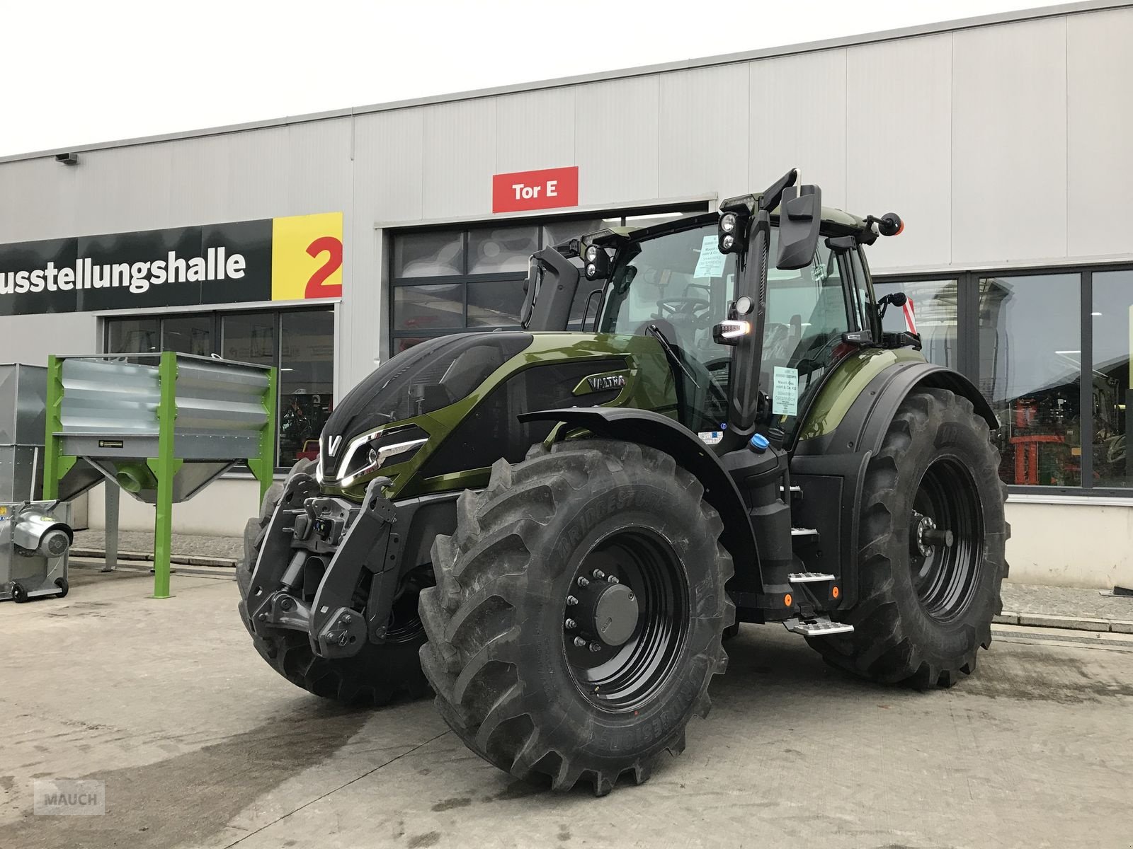 Traktor типа Valtra Q305, Neumaschine в Burgkirchen (Фотография 1)