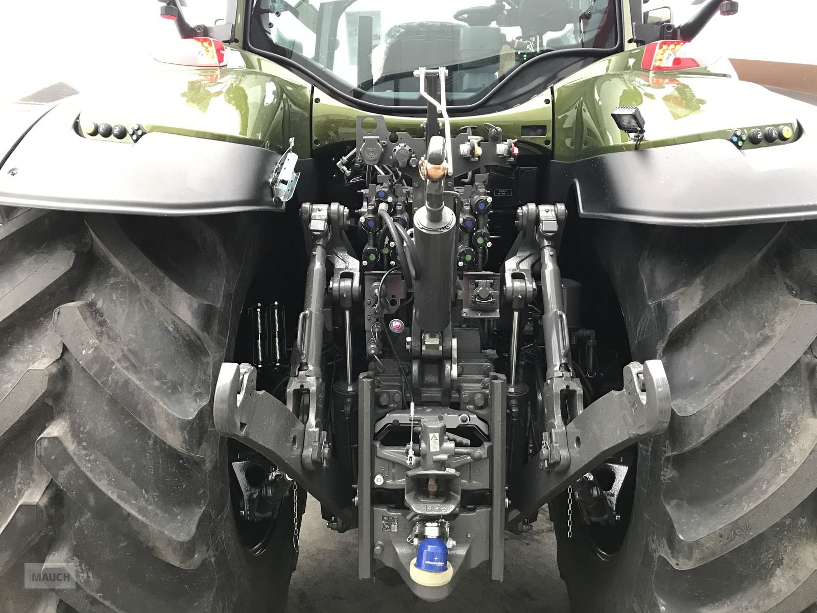 Traktor of the type Valtra Q305, Neumaschine in Burgkirchen (Picture 9)