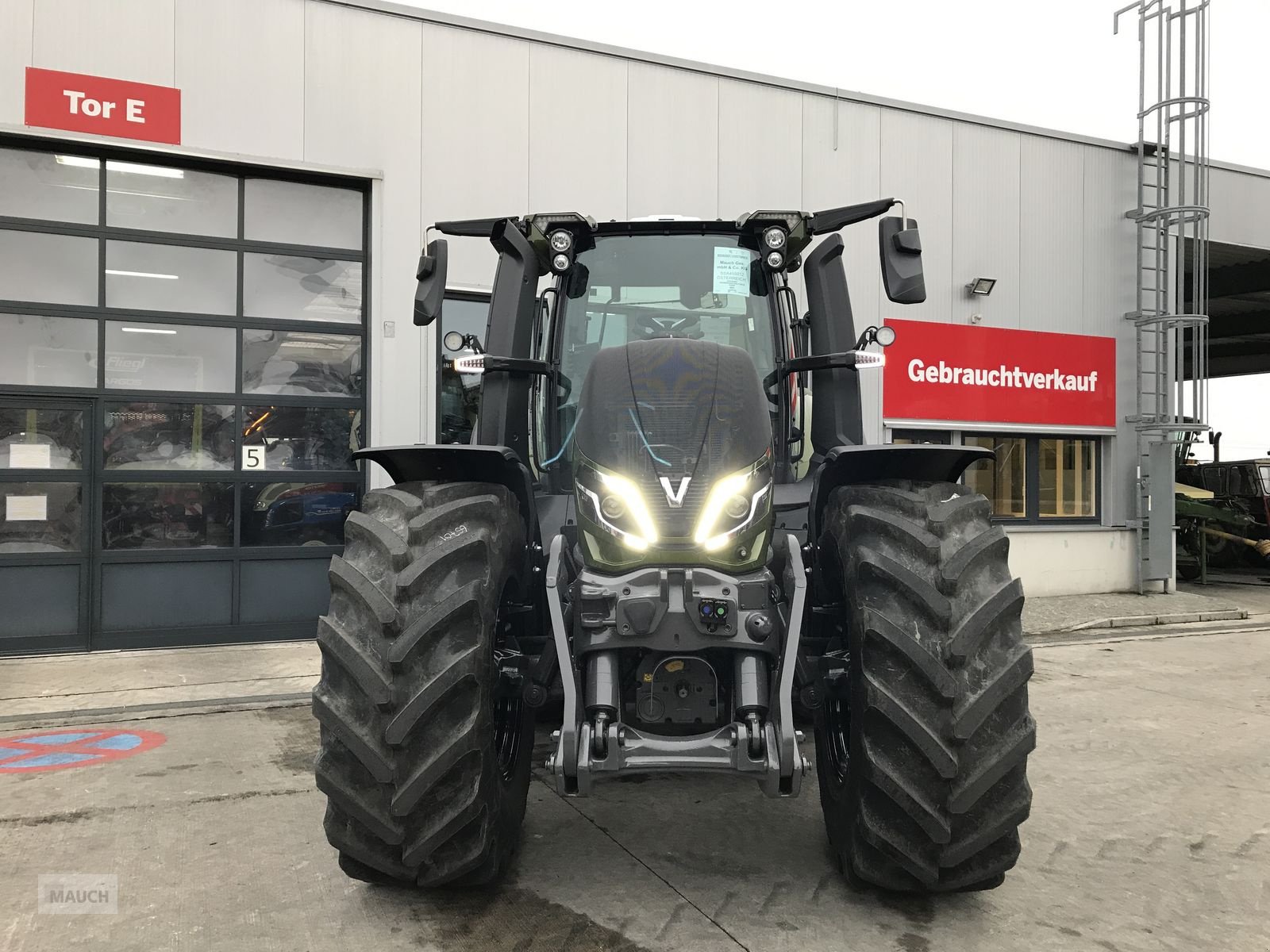 Traktor типа Valtra Q305, Neumaschine в Burgkirchen (Фотография 3)