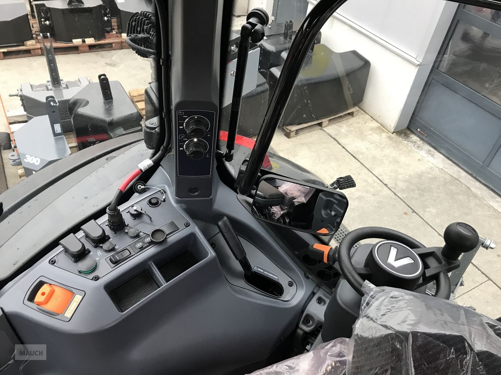 Traktor tipa Valtra Q305, Neumaschine u Burgkirchen (Slika 10)