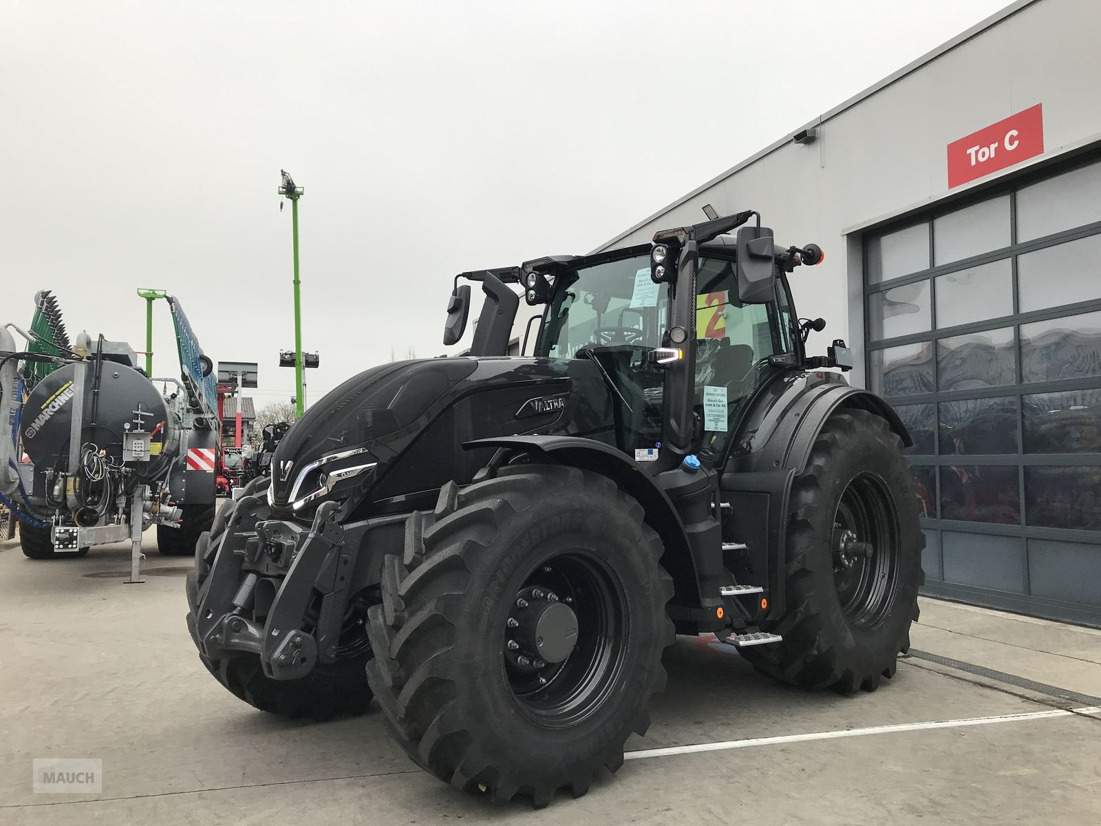 Traktor tipa Valtra Q305, Neumaschine u Burgkirchen (Slika 1)