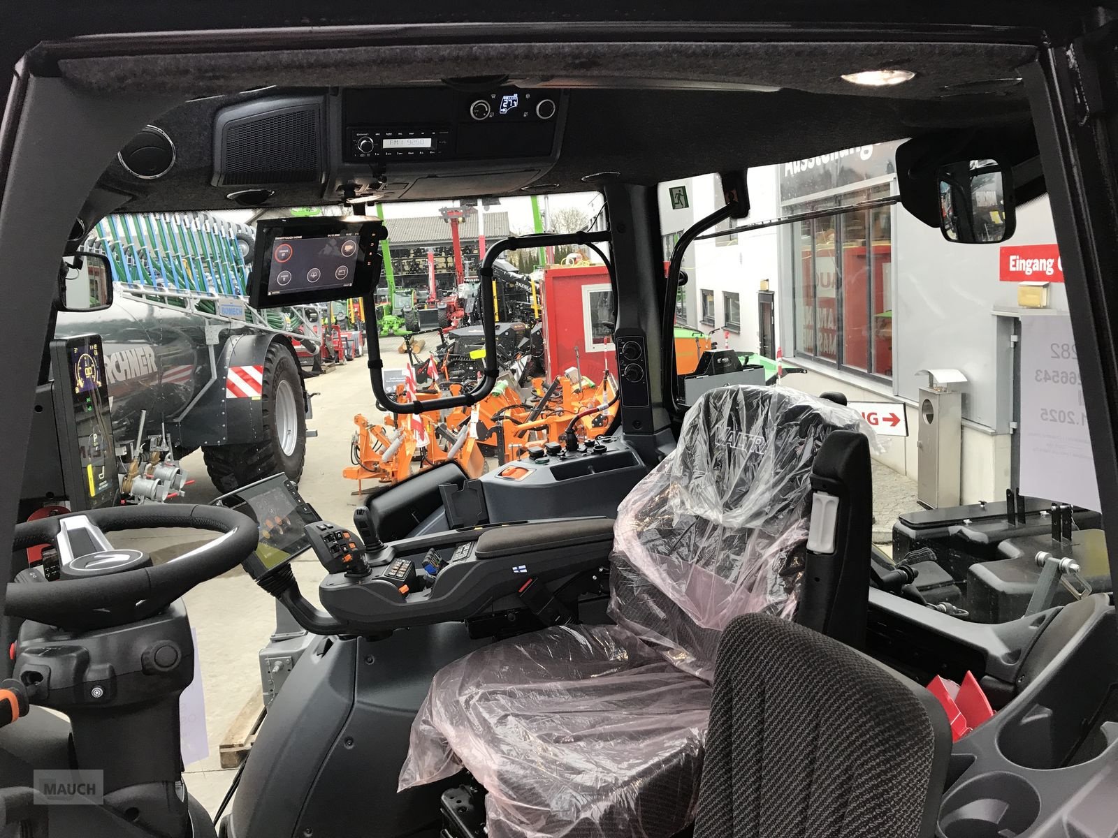 Traktor tipa Valtra Q305, Neumaschine u Burgkirchen (Slika 9)