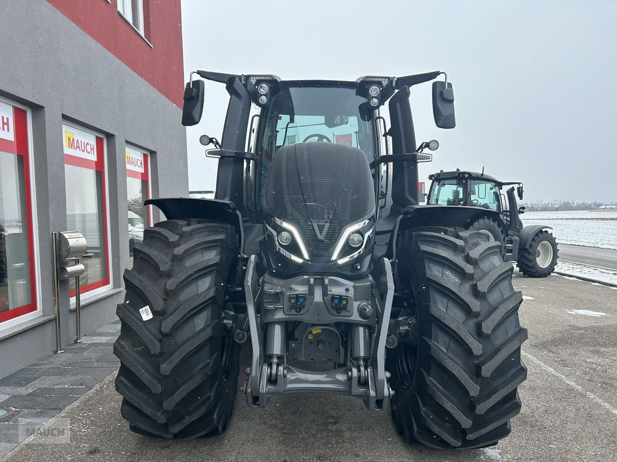 Traktor des Typs Valtra Q305, Neumaschine in Burgkirchen (Bild 5)