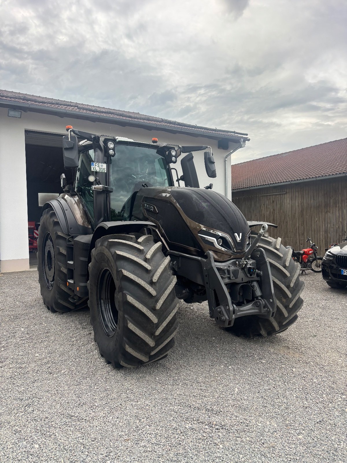 Traktor del tipo Valtra Q305, Gebrauchtmaschine In Mauern (Immagine 1)