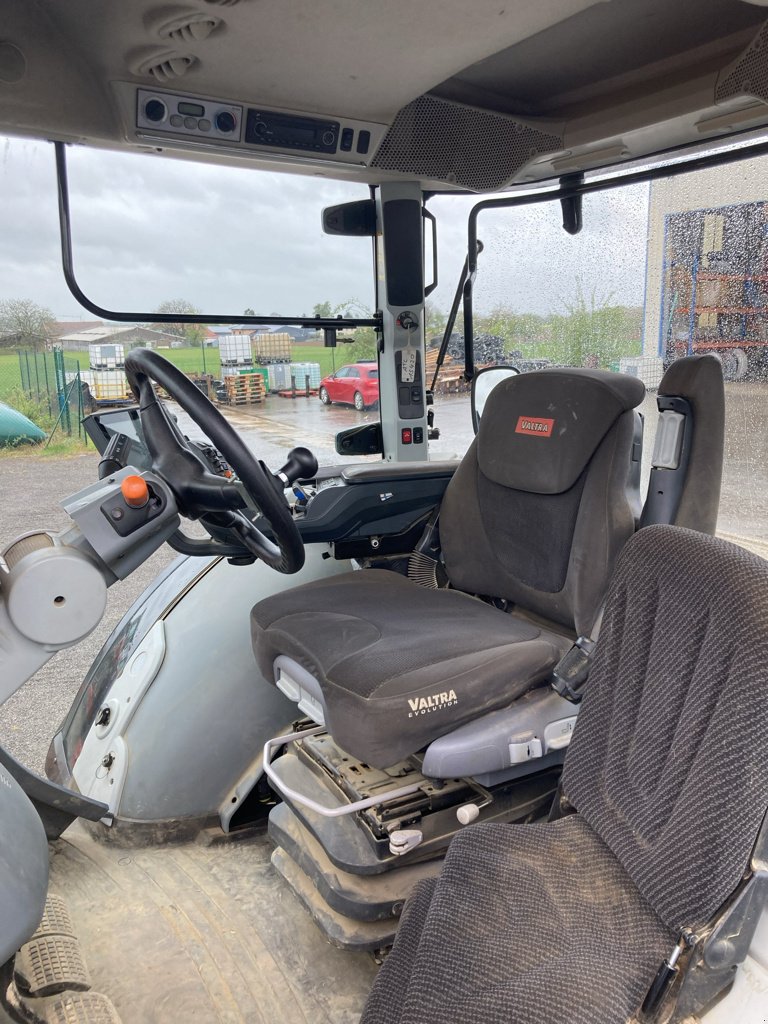 Traktor типа Valtra S 354 SMART TOUCH, Gebrauchtmaschine в BOISMONT (Фотография 11)