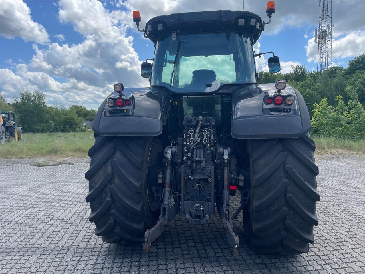 Traktor от тип Valtra S 374, Gebrauchtmaschine в Egtved (Снимка 11)