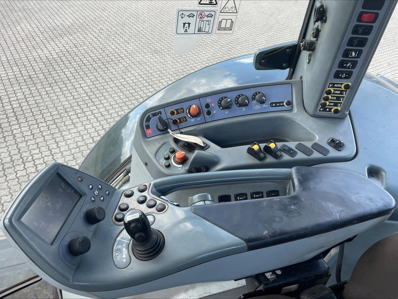 Traktor от тип Valtra S 374, Gebrauchtmaschine в Egtved (Снимка 8)