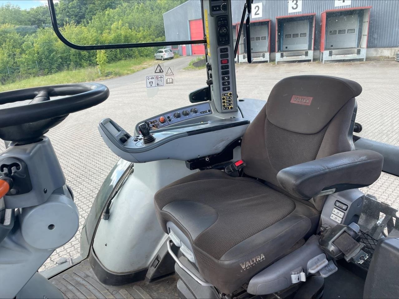 Traktor от тип Valtra S 374, Gebrauchtmaschine в Egtved (Снимка 4)