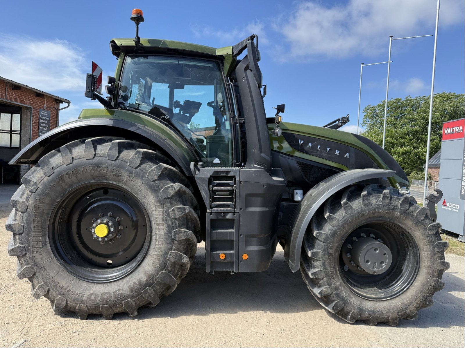 Traktor от тип Valtra S 376, Gebrauchtmaschine в Gadebusch (Снимка 3)