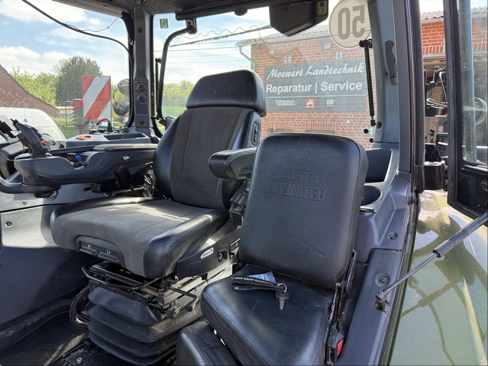 Traktor от тип Valtra S 376, Gebrauchtmaschine в Gadebusch (Снимка 12)