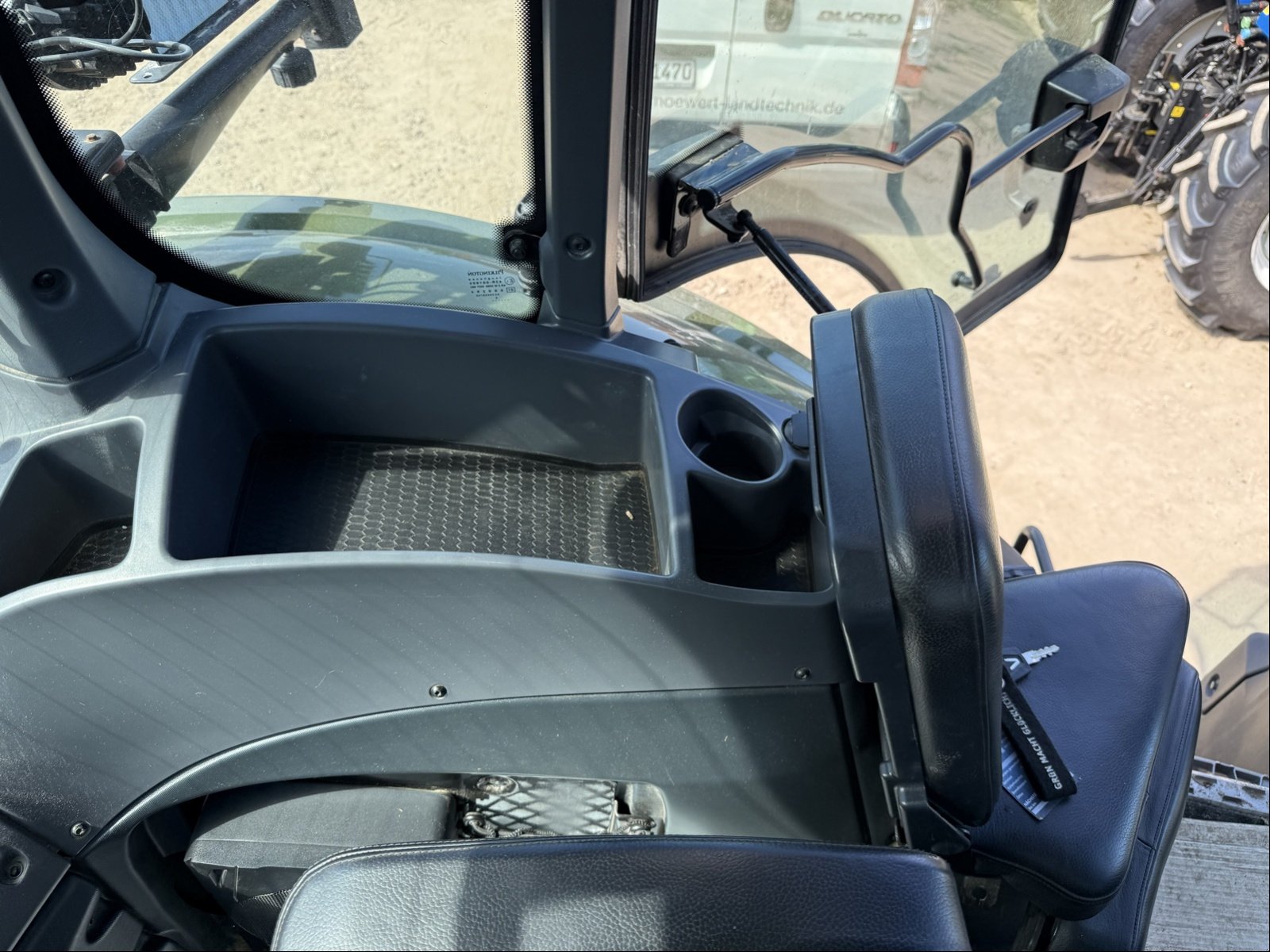 Traktor от тип Valtra S 376, Gebrauchtmaschine в Gadebusch (Снимка 14)
