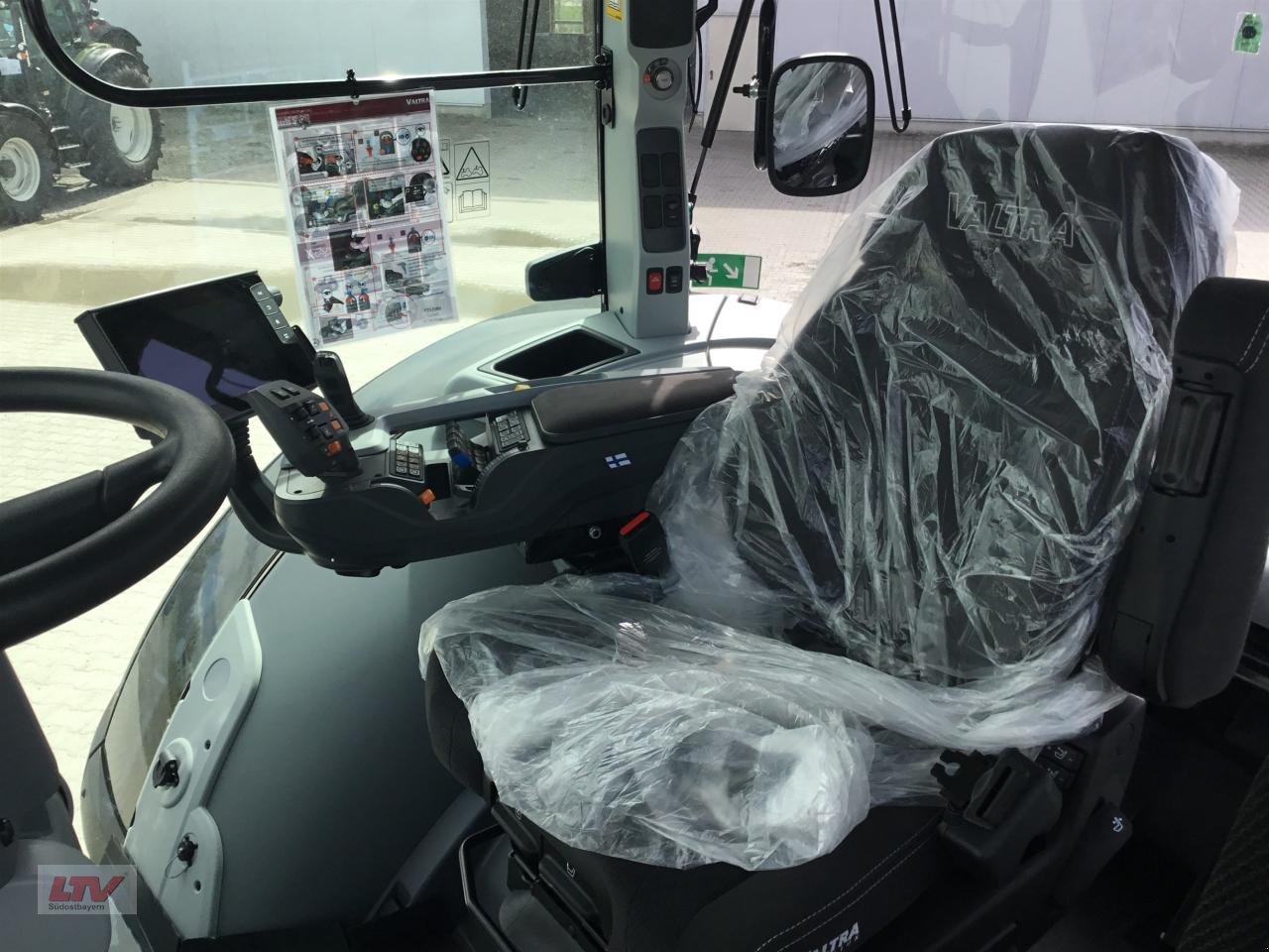 Traktor типа Valtra S 394 TW, Gebrauchtmaschine в Eggenfelden (Фотография 6)