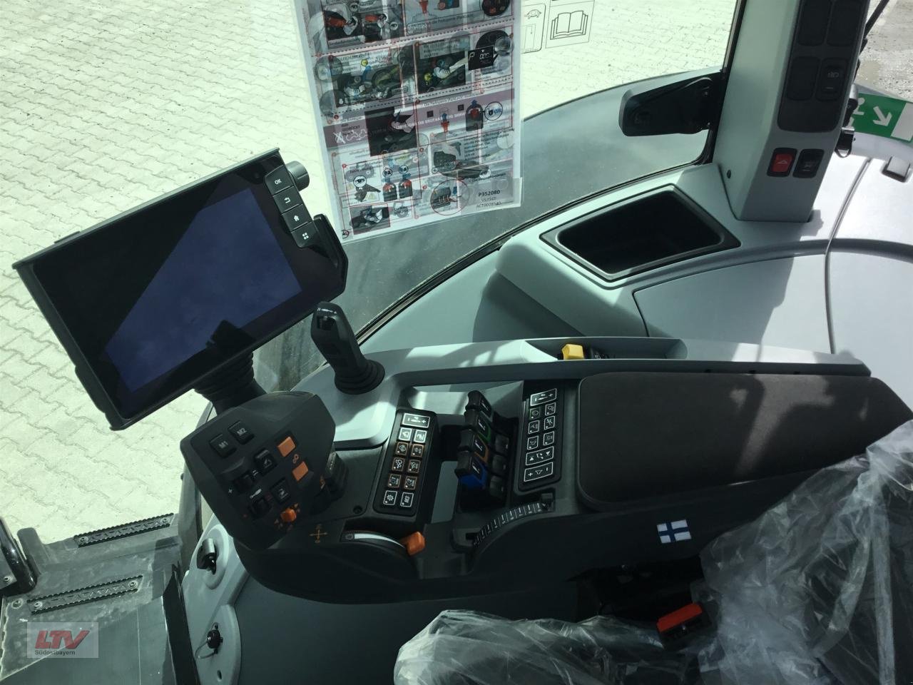 Traktor типа Valtra S 394 TW, Gebrauchtmaschine в Eggenfelden (Фотография 7)