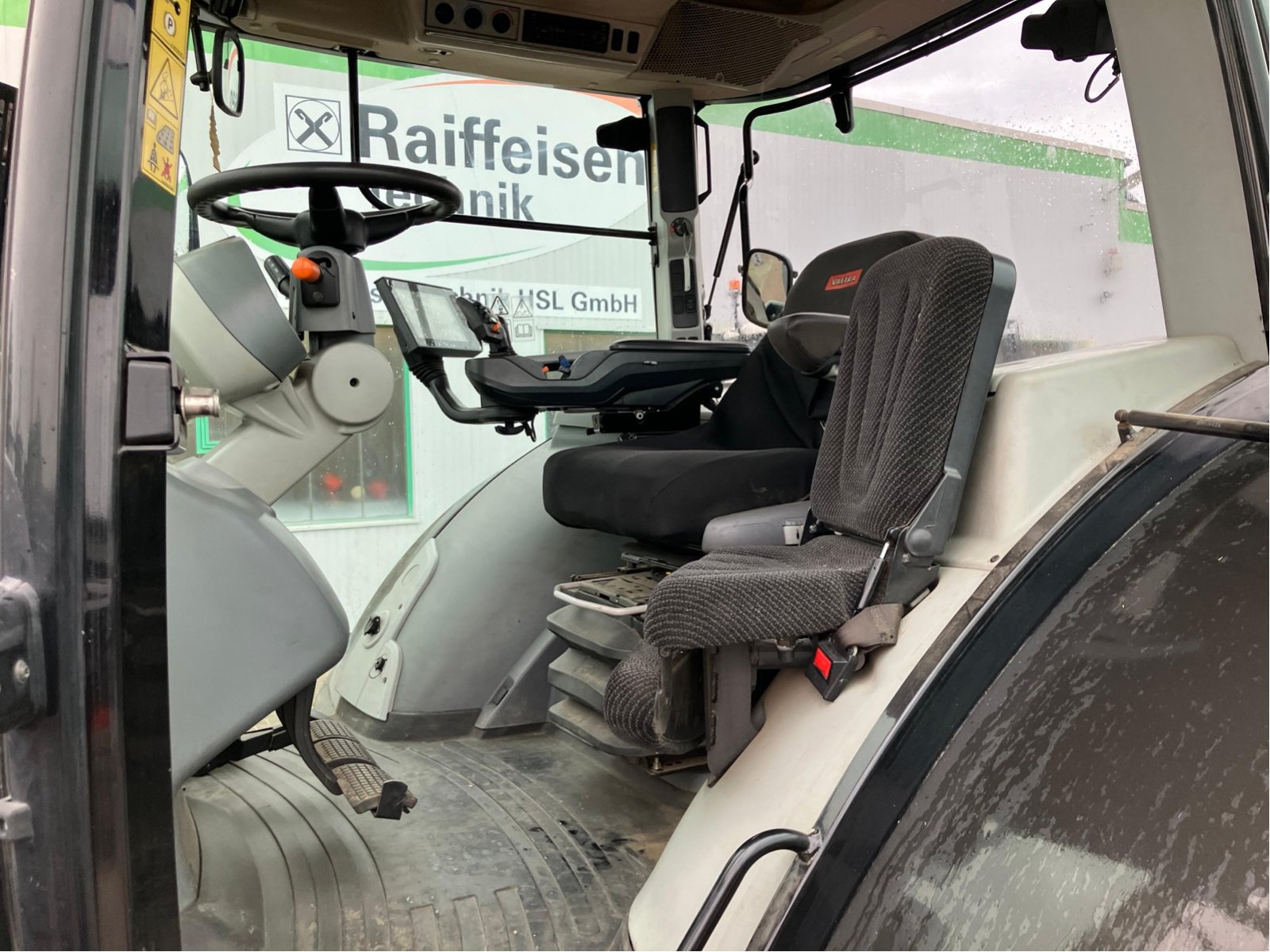 Traktor des Typs Valtra S 394, Gebrauchtmaschine in Goldberg (Bild 2)
