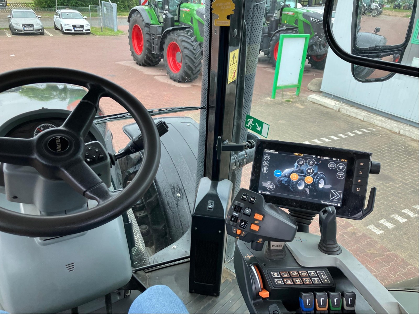 Traktor des Typs Valtra S 394, Gebrauchtmaschine in Goldberg (Bild 3)