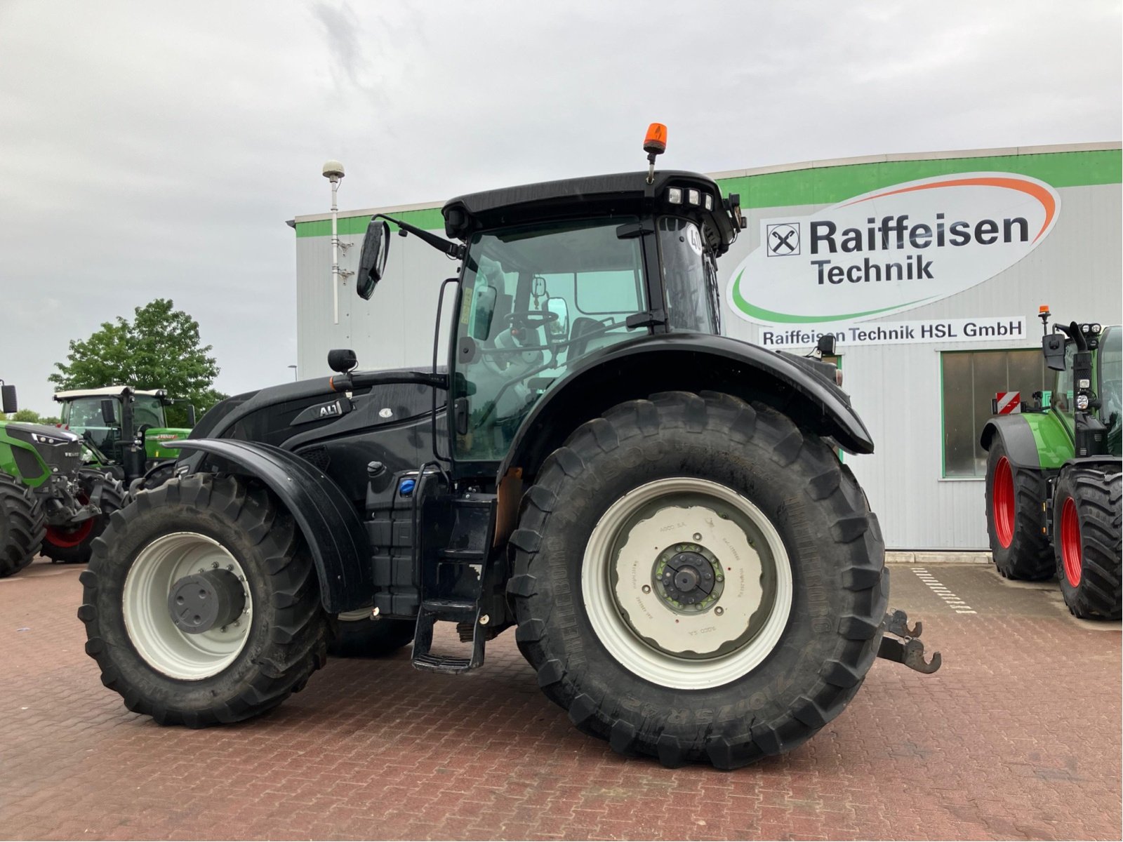 Traktor des Typs Valtra S 394, Gebrauchtmaschine in Goldberg (Bild 8)