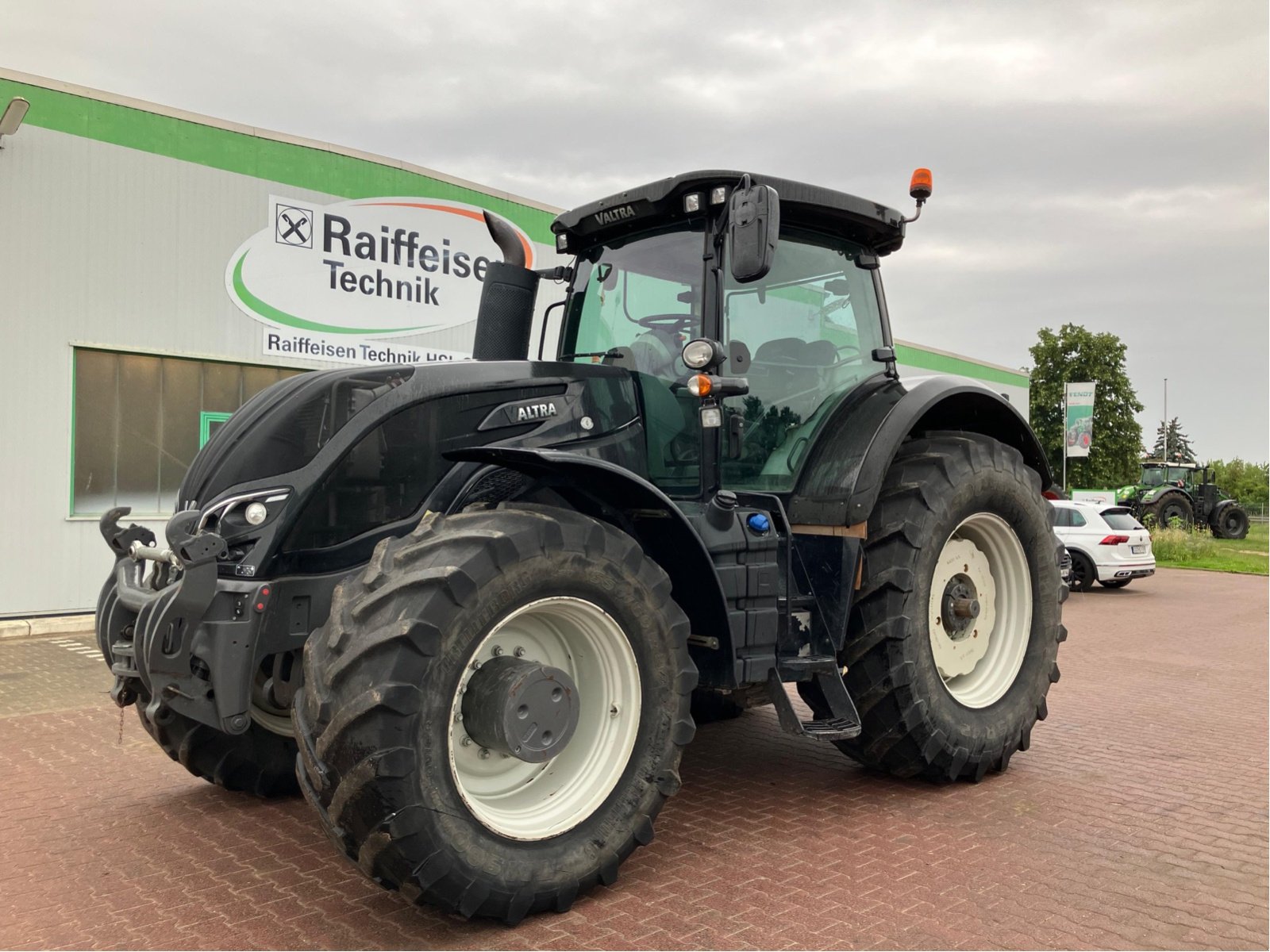 Traktor des Typs Valtra S 394, Gebrauchtmaschine in Goldberg (Bild 13)