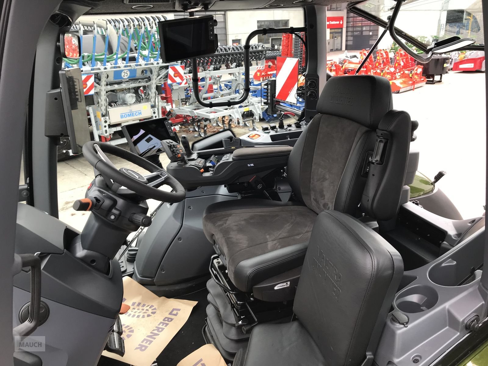 Traktor tipa Valtra S 416, Vorführmaschine u Burgkirchen (Slika 23)