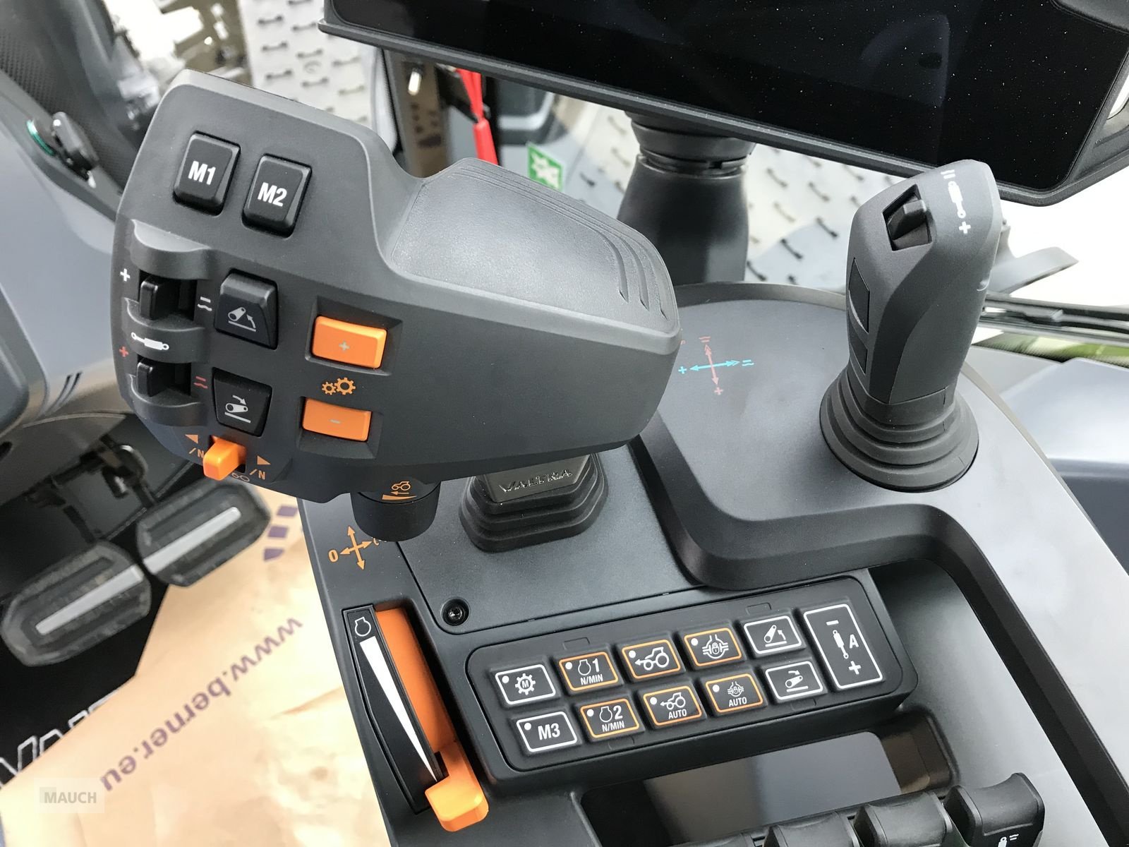 Traktor tipa Valtra S 416, Vorführmaschine u Burgkirchen (Slika 15)