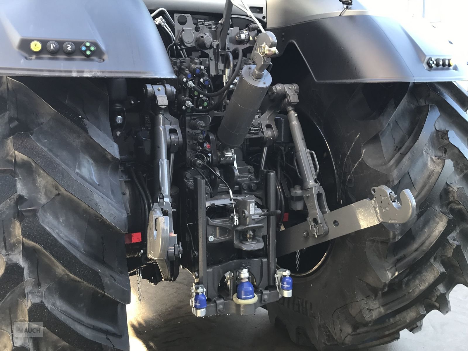 Traktor des Typs Valtra S 416, Neumaschine in Burgkirchen (Bild 5)