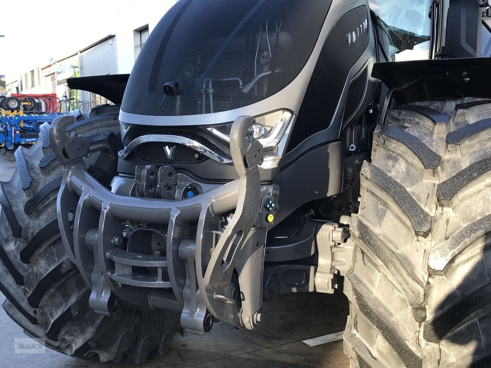 Traktor des Typs Valtra S 416, Neumaschine in Burgkirchen (Bild 11)