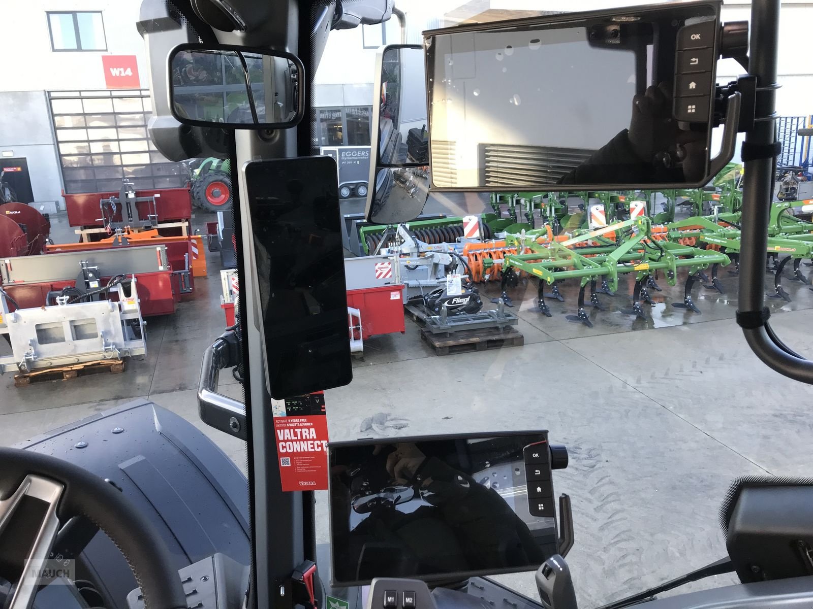 Traktor des Typs Valtra S 416, Neumaschine in Burgkirchen (Bild 18)