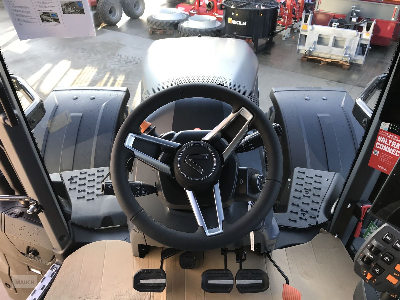 Traktor des Typs Valtra S 416, Neumaschine in Burgkirchen (Bild 20)