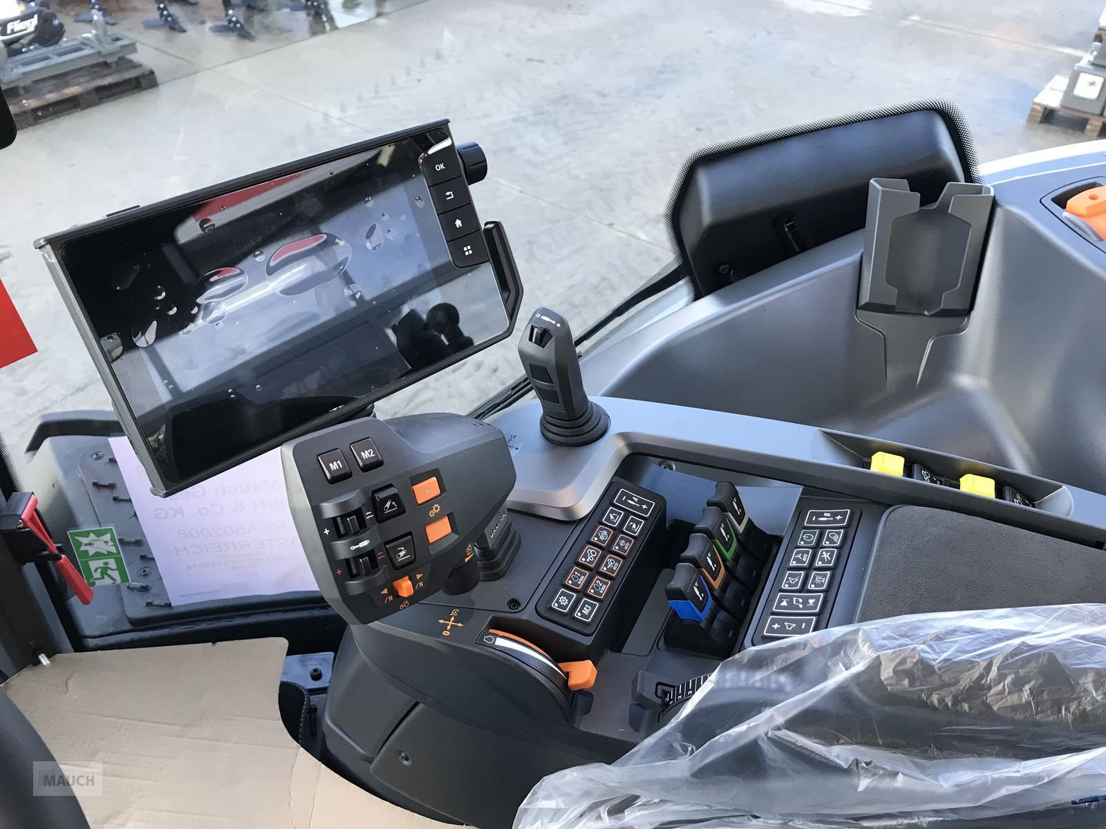 Traktor des Typs Valtra S 416, Neumaschine in Burgkirchen (Bild 16)