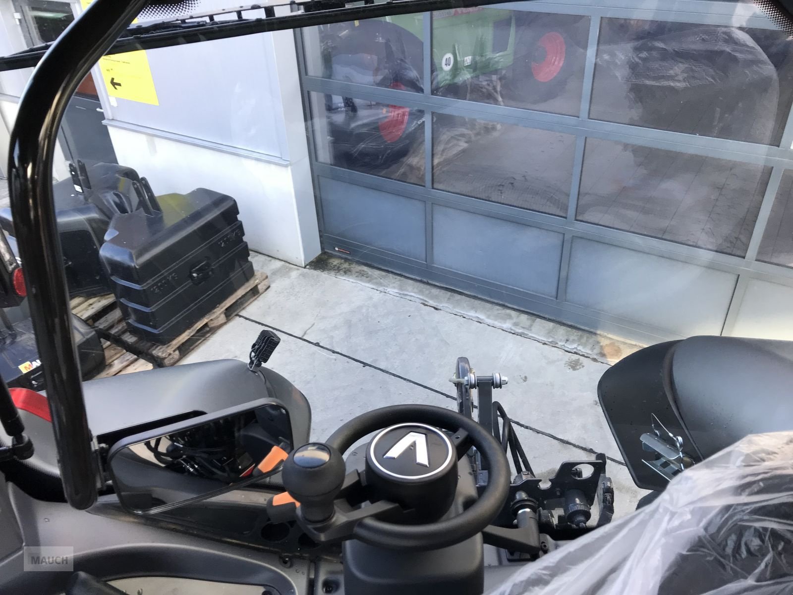 Traktor des Typs Valtra S 416, Neumaschine in Burgkirchen (Bild 14)