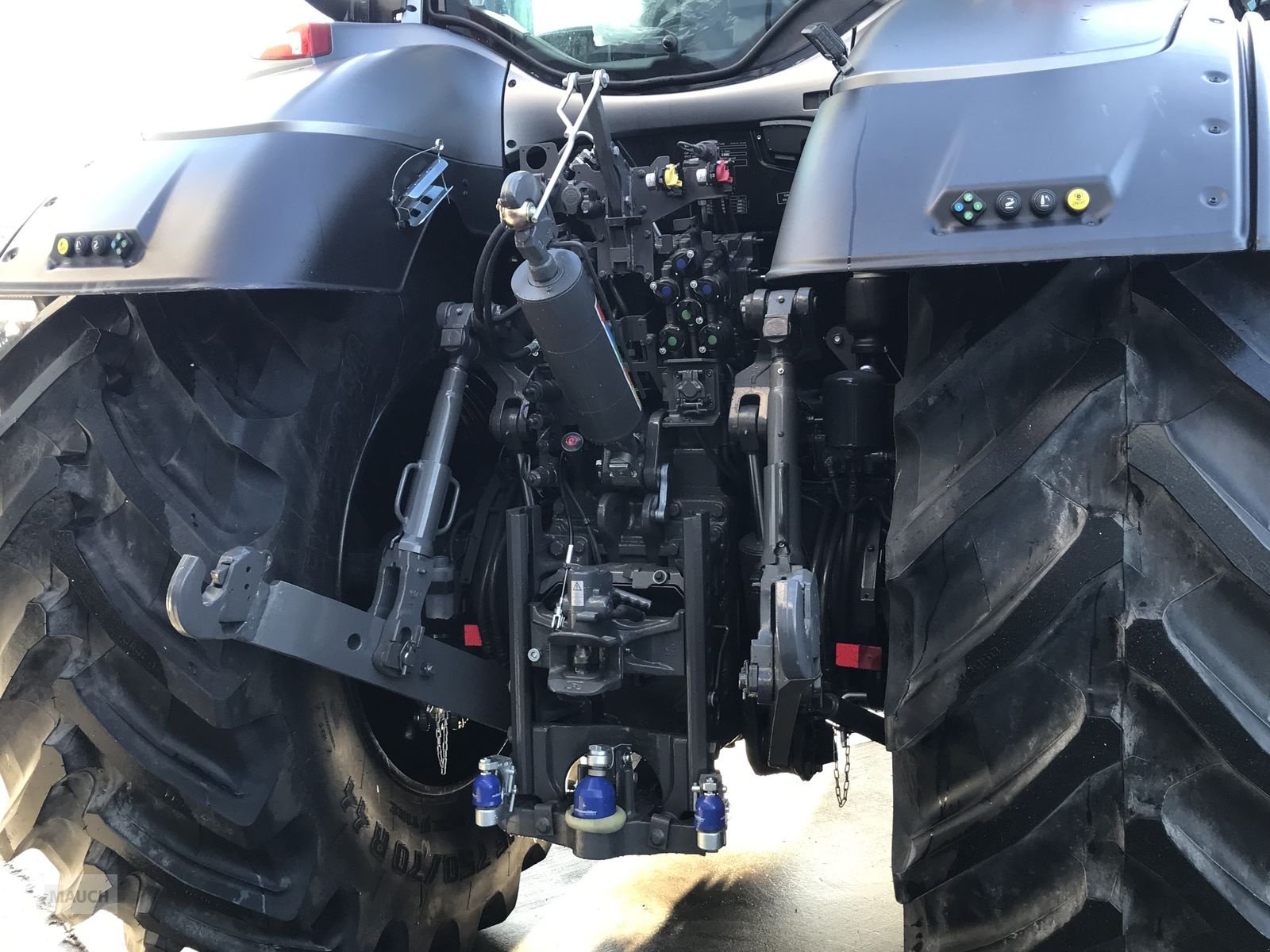 Traktor des Typs Valtra S 416, Neumaschine in Burgkirchen (Bild 7)