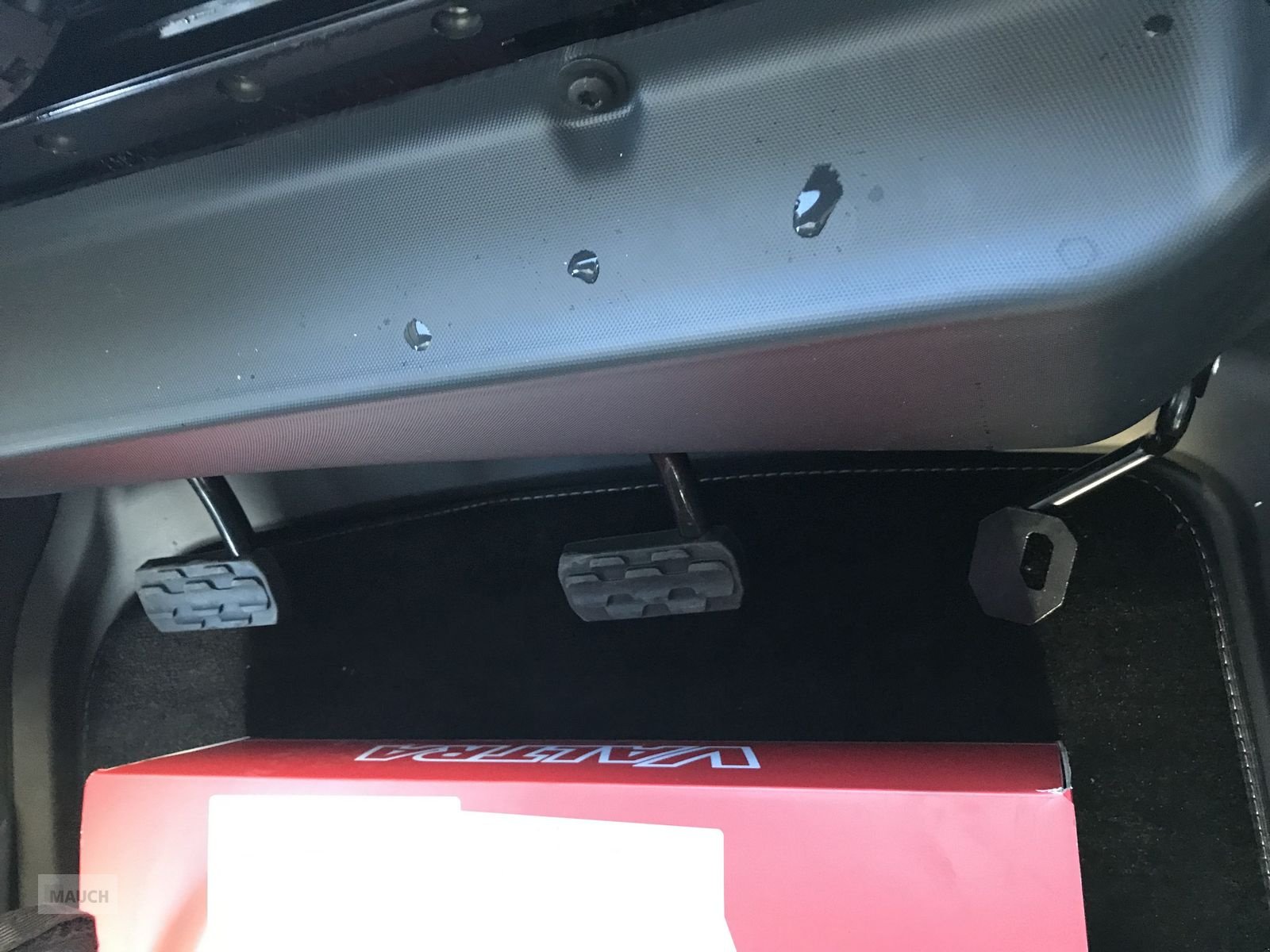 Traktor des Typs Valtra S 416, Neumaschine in Burgkirchen (Bild 15)