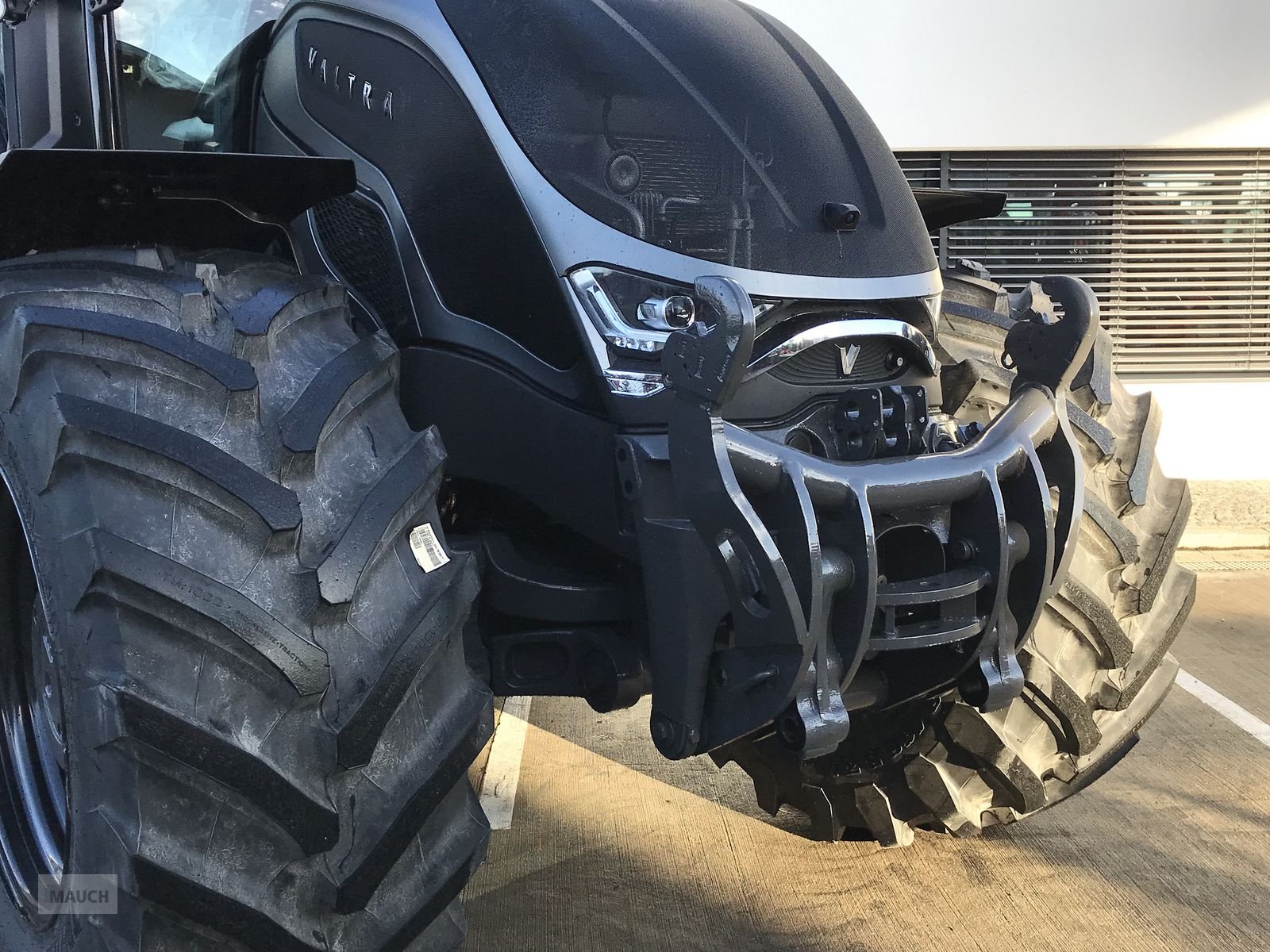 Traktor des Typs Valtra S 416, Neumaschine in Burgkirchen (Bild 10)