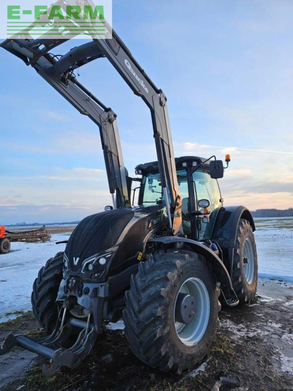 Traktor tipa Valtra S294, Gebrauchtmaschine u Hamburg (Slika 1)