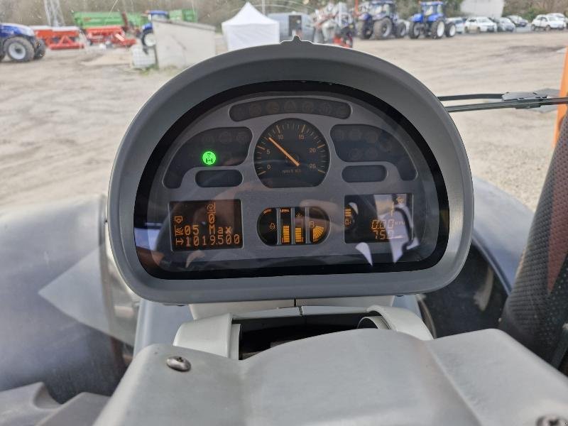 Traktor typu Valtra S323, Gebrauchtmaschine v BRAY en Val (Obrázek 11)