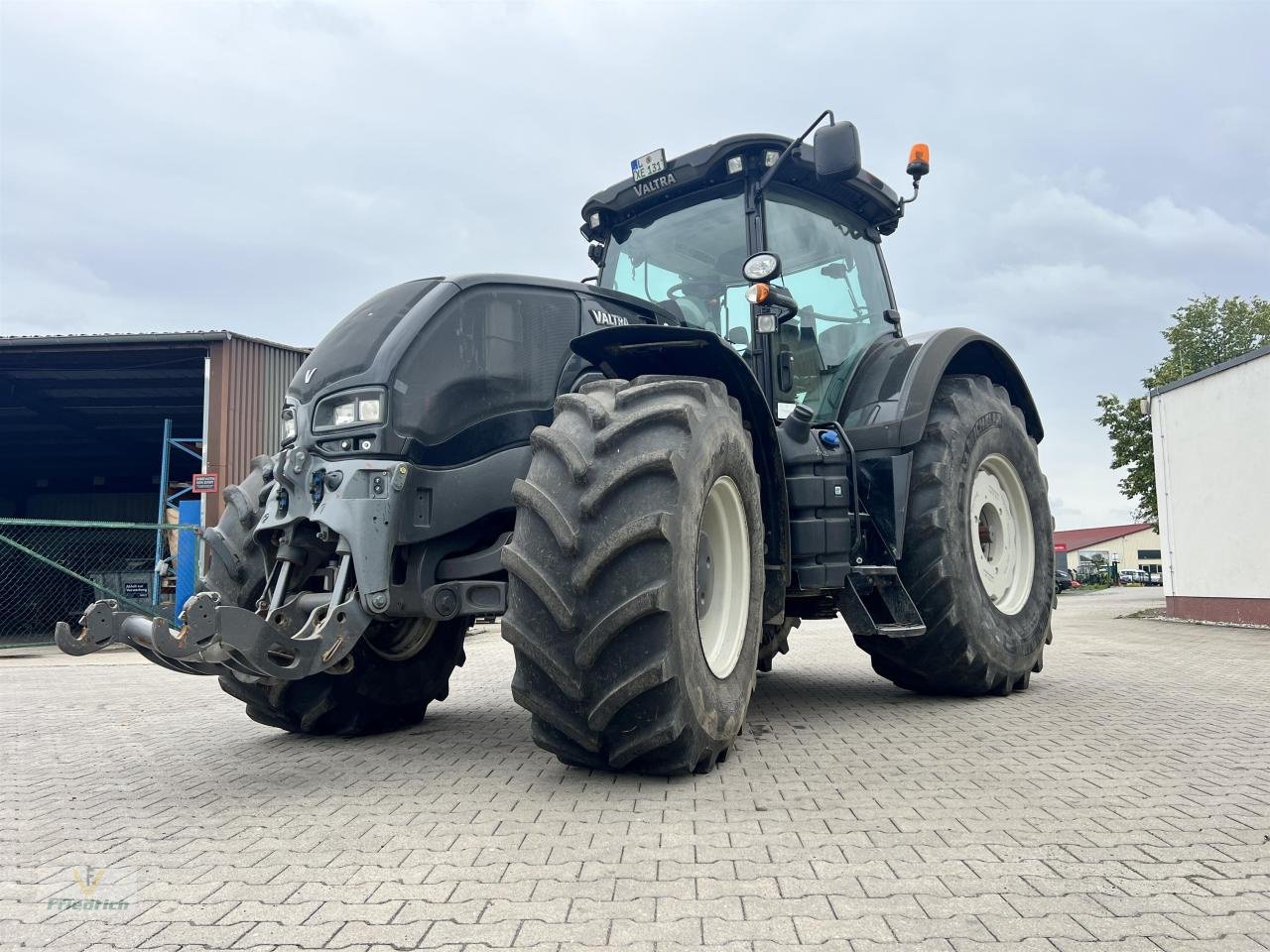 Traktor типа Valtra S353, Gebrauchtmaschine в Bad Lausick (Фотография 1)