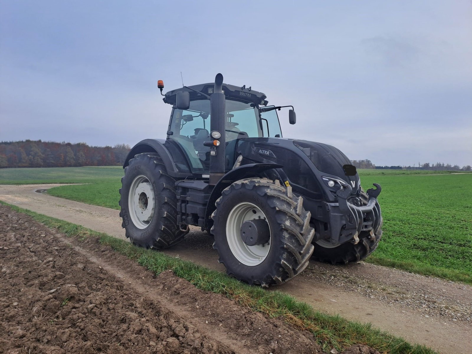 Traktor du type Valtra S354, Gebrauchtmaschine en Deisenhausen (Photo 1)