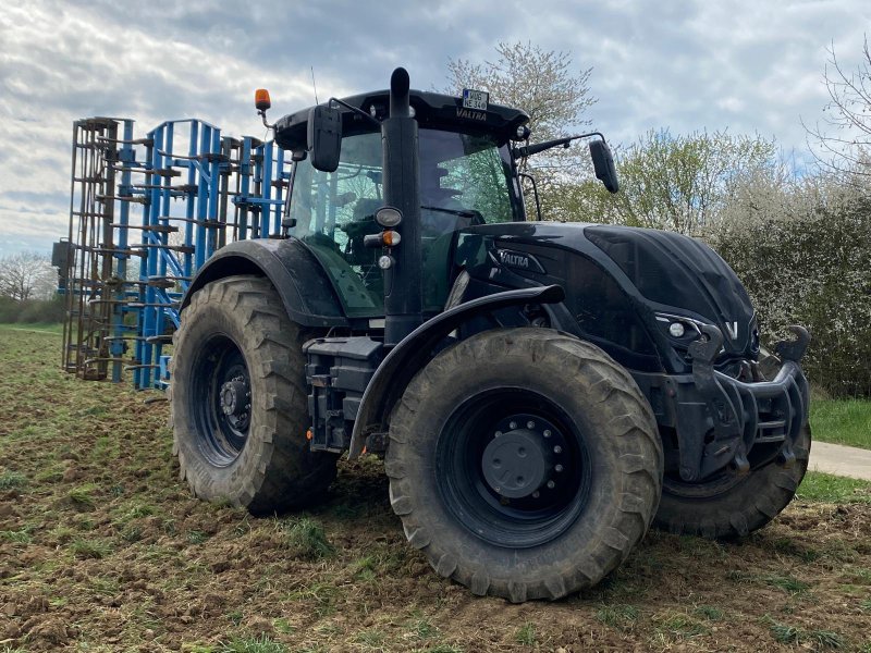 Traktor of the type Valtra S354, Gebrauchtmaschine in Biberbach (Picture 1)