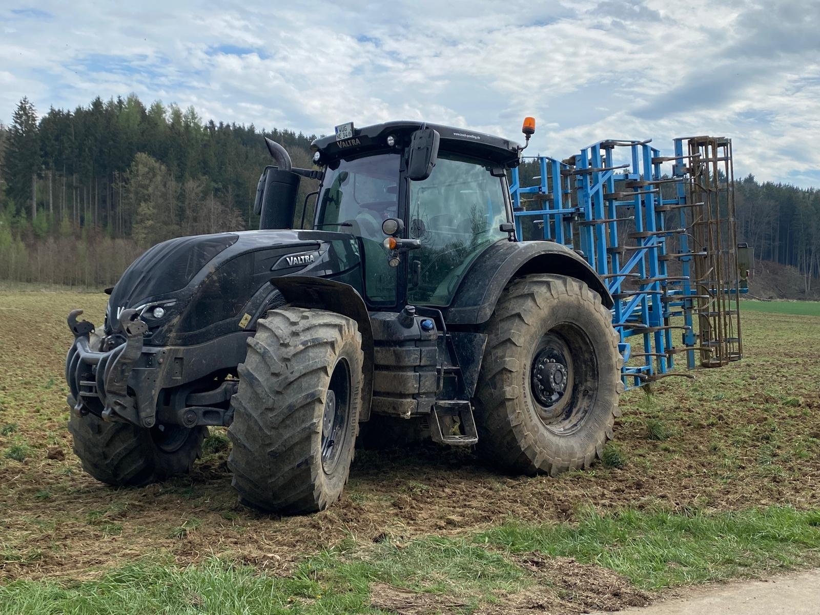 Traktor van het type Valtra S354, Gebrauchtmaschine in Biberbach (Foto 2)